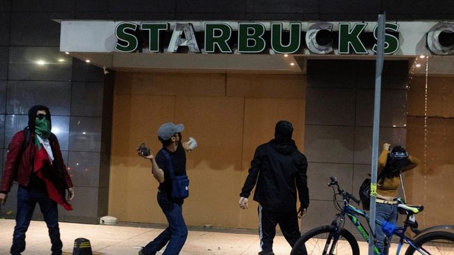 Potret Starbucks Jadi Sasaran Amukan Pendemo Pro-Palestina