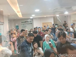 Princess Treatment Billy Syahputra Buat Vika Kolesnaya Usai Melahirkan