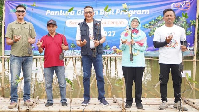 Komitmen Terapkan ESG, Bank Raya Aktif Ajak Nasabah Tanam Mangrove