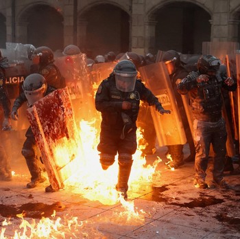 Demo Baru Lagi! Massa VS Polisi Chaos. Lempar Bom Molotov