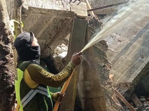 DLHK Sidoarjo Bikin Cairan Penetral Bau di Reruntuhan Ponpes Al Khoziny