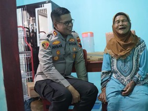Peduli Sosial, Polres Purbalingga Bedah Rumah Lansia di Panusupan
