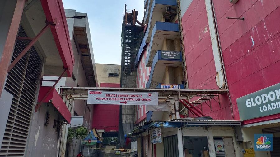 Kondisi perdagangan di Glodok Plaza, Jakarta Barat, usai kebakaran hebat beberapa waktu lalu, berdasarkan pantauan CNBC Indonesia, Jumat (3/10/2025). (CNBC Indonesia/Martyasari Rizky)