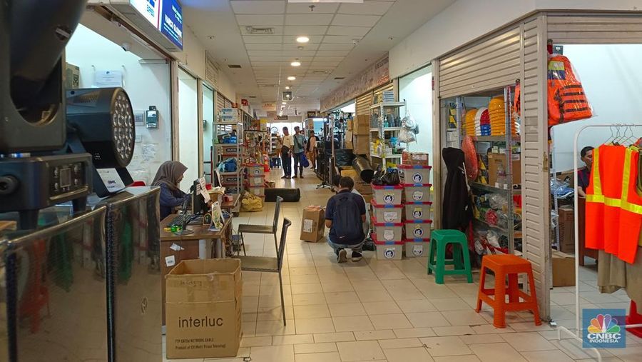 Kondisi perdagangan di Harco Glodok, Jakarta Barat, berdasarkan pantauan CNBC Indonesia, Jumat (3/10/2025). (CNBC Indonesia/Martyasari Rizky)