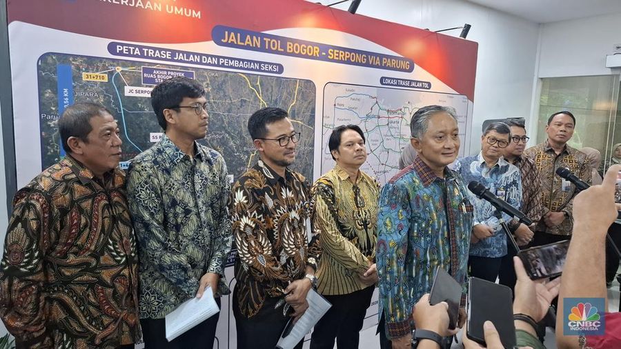 Menteri Pekerjaan Umum (PU) Dody Hanggodo saat ditemui wartawan di kompleks Kementerian PU, Jumat (3/10/2025). (CNBC Indonesia/Chandra Dwi Pranata)