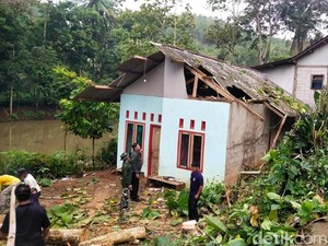 Angin Kencang Terjang 2 Desa di Ciamis, Tiga Rumah Rusak
