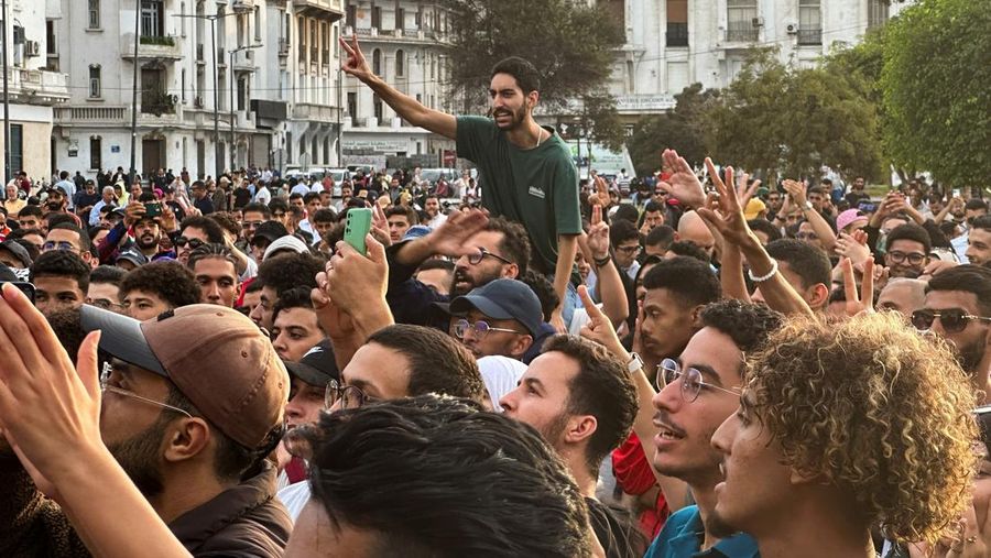 Protes anti-pemerintah yang dipimpin pemuda di Casablanca, maroko, Kamis (2/10/2025). (REUTERS/Stringer)