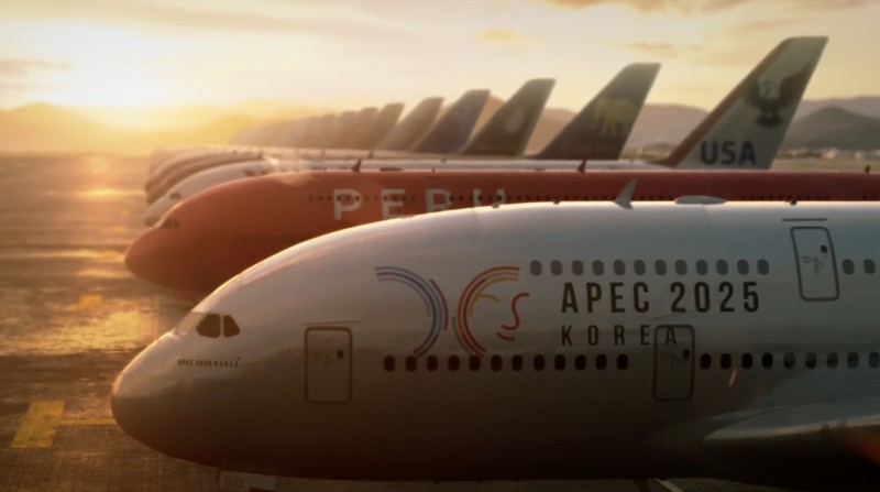 Sebuah video promosi berdurasi 75 detik untuk Konferensi Tingkat Tinggi (KTT) Kerja Sama Ekonomi Asia-Pasifik (APEC) 2025 menarik perhatian publik setelah menampilkan deretan tokoh ternama Korea Selatan, mulai dari bintang K-pop G-Dragon hingga Presiden Lee Jae Myung. Sebuah video promosi berdurasi 75 detik untuk Konferensi Tingkat Tinggi (KTT) Kerja Sama Ekonomi Asia-Pasifik (APEC) 2025 menarik perhatian publik setelah menampilkan deretan tokoh ternama Korea Selatan, mulai dari bintang K-pop G-Dragon hingga Presiden Lee Jae Myung. (Tangkapan Layar Youtube/APEC 2025 KOREA)