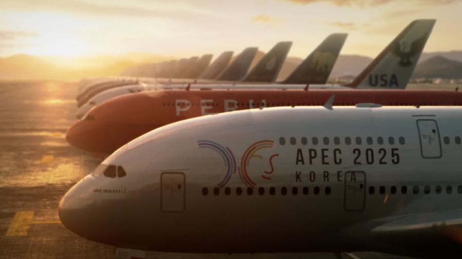Sebuah video promosi berdurasi 75 detik untuk Konferensi Tingkat Tinggi (KTT) Kerja Sama Ekonomi Asia-Pasifik (APEC) 2025 menarik perhatian publik setelah menampilkan deretan tokoh ternama Korea Selatan, mulai dari bintang K-pop G-Dragon hingga Presiden Lee Jae Myung. (Tangkapan Layar Youtube/APEC 2025 KOREA)