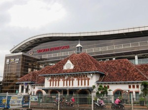 Daftar Kereta Api yang Berhenti Luar Biasa di Stasiun Jatinegara Saat HUT TNI