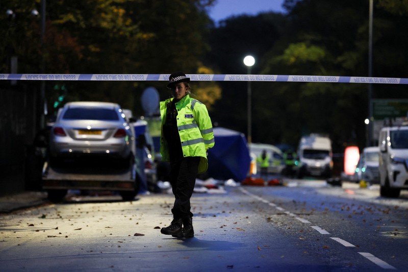 Suasana pasca serangan sinagoge di Manchester, Inggris, Jumat (3/10/2025). (REUTERS/Hannah McKay)