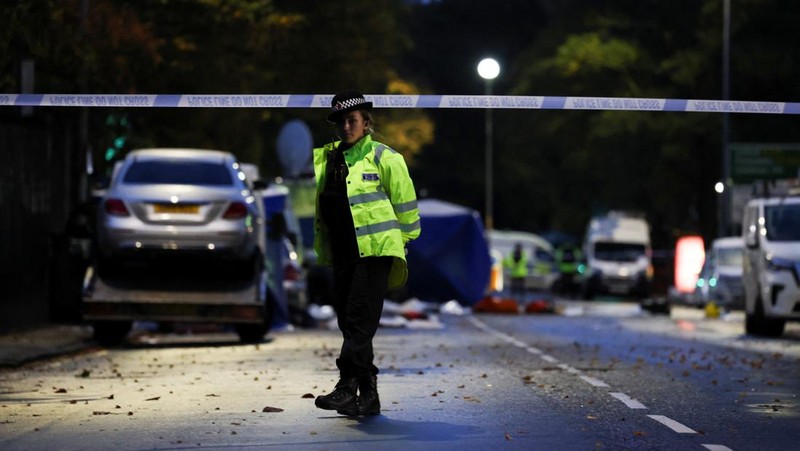 Suasana pasca serangan sinagoge di Manchester, Inggris, Jumat (3/10/2025). (REUTERS/Hannah McKay)