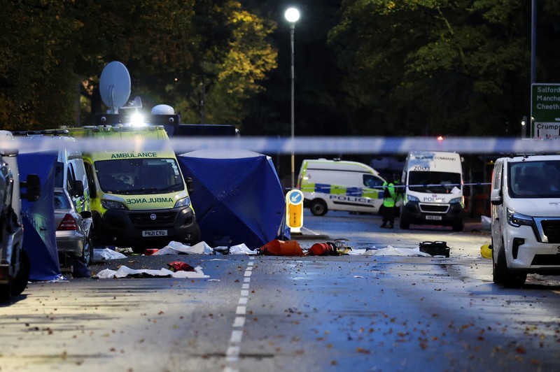 Suasana pasca serangan sinagoge di Manchester, Inggris, Jumat (3/10/2025). (REUTERS/Hannah McKay) Suasana pasca serangan sinagoge di Manchester, Inggris, Jumat (3/10/2025). (REUTERS/Hannah McKay)