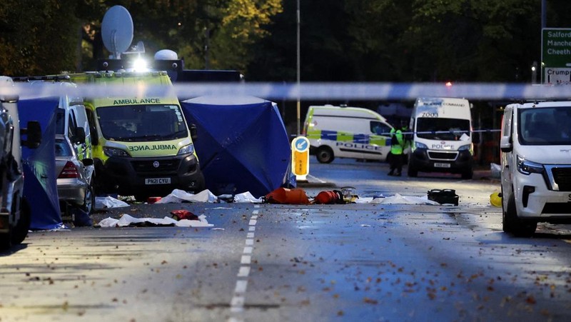 Suasana pasca serangan sinagoge di Manchester, Inggris, Jumat (3/10/2025). (REUTERS/Hannah McKay)
