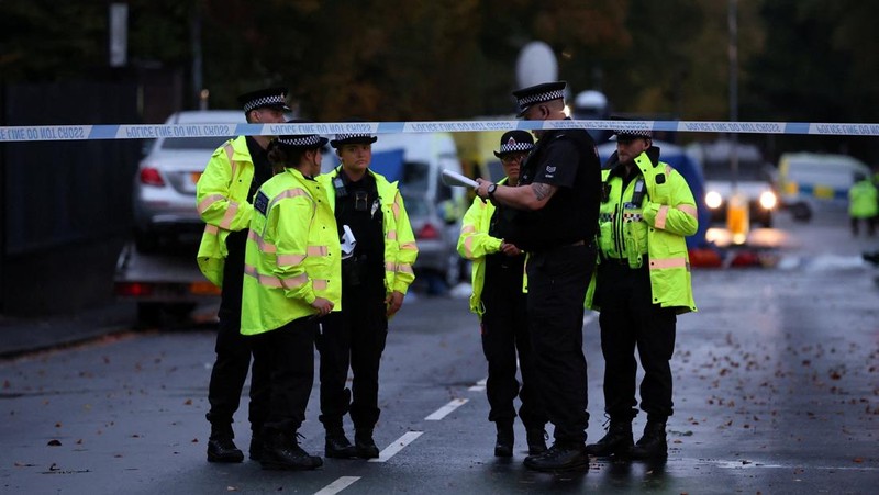 Suasana pasca serangan sinagoge di Manchester, Inggris, Jumat (3/10/2025). (REUTERS/Hannah McKay)