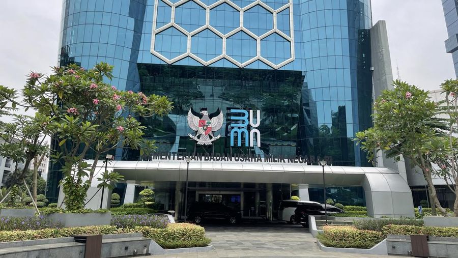 Suasana geudng Kementerian Badan Usaha Milik Negara (BUMN) di Jakarta, Jumat (3/10/2025). (CNBC Indonesia/Romys Binekasri)