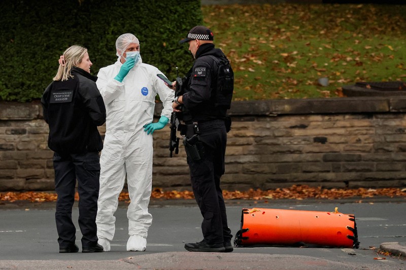 Suasana pasca serangan sinagoge di Manchester, Inggris, Jumat (3/10/2025). (REUTERS/Hannah McKay)