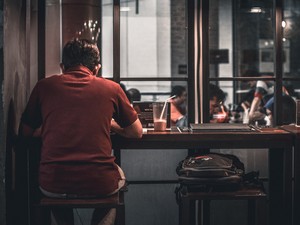 Viral Biaya Keheningan saat Makan di Resto Sepi, Apa Maksudnya?