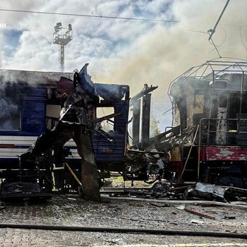 Potret Drone Rusia Hantam Kereta di Ukraina, Puluhan Penumpang Luka