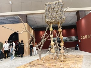 6 Seniman Muda Hasil Kurasi MTN Seni Budaya Jadi Sorotan di Art Jakarta 2025