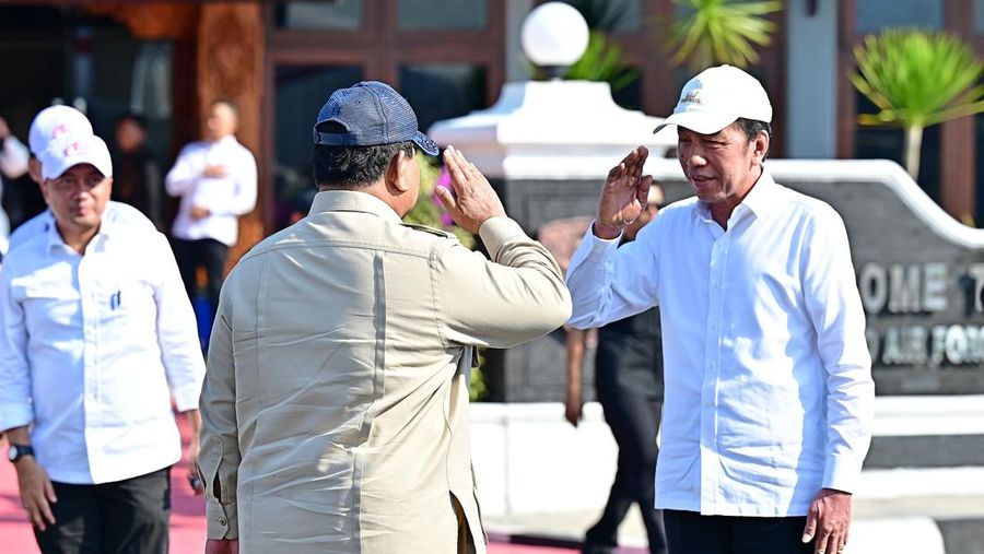 Jokowi melepas kepulangan Prabowo ke Jakarta. (Dok. Biro Pers Sekretariat Presiden/Muchlis Jr)