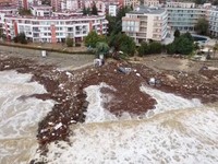 Ngeri! Bulgaria Digulung Banjir Bak Tsunami, Mobil Hanyut ke Laut