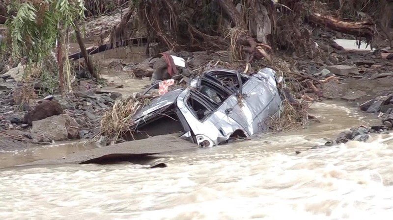 Setidaknya tiga orang tewas akibat banjir yang dipicu hujan deras di resor Elenite, kawasan Laut Hitam Bulgaria, pada Jumat, menurut laporan kantor berita BTA. (Tangkapan Layar Video Reuters/NOVA TV)