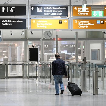 Bandara Lumpuh-Landasan Pacu Ditutup Gegara Drone Misterius Muncul