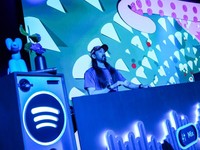 Steve Aoki tampil di atas panggung selama Playlist Masterclass, yang diselenggarakan oleh Spotify dan Steve Aoki, di Kantor Spotify LA: Di Mateo pada tanggal 3 September 2025 di Los Angeles, California. (Photo by Gonzalo Marroquin / GETTY IMAGES NORT