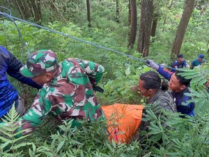 Innova Terjun ke Jurang 25 Meter di Pacet Mojokerto, 2 Orang Tewas