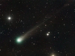 Menakjubkan! Langit Malam di Bulan Oktober Kedatangan Tiga Komet Hijau
