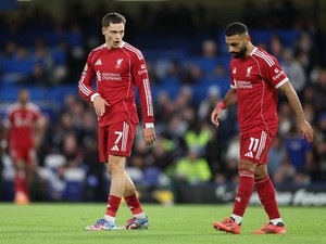 Neville: Lini Serang Liverpool Nggak Berguna