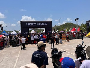 Panas-panasan, Pebalap MotoGP Sapa Penggemar MotoGP Mandalika 2025