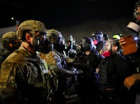 Anak Buah Trump Tembak 2 Warga di Portland, AS Makin Kacau