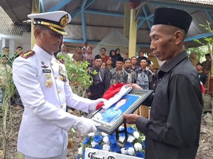 Prajurit Marinir Gugur Usai Mendarat di Laut Saat Terjun Payung HUT TNI