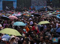 Menyemut! Ribuan Warga Berdesakan Hadiri HUT Ke-80 di Monas