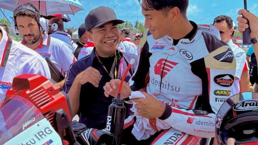 Sekretaris Kementerian Koordinator Bidang Perekonomian selaku Ketua Tim Pelaksana Dewan Nasional Kawasan Ekonomi Khusus (KEK) Susiwijono Moegiarso di gelaran ajang MotoGP Mandalika 2025, Minggu (6/10/2025).