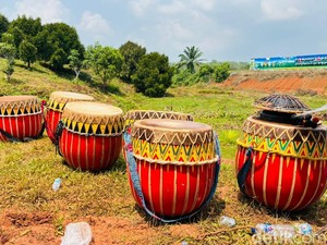 Mengenal Alat Musik Doll Dibuat dari Kulit Sapi yang Dikeringkan