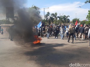 Massa Tuntut Pembakar Rumah Pentolan Masyarakat Pati Bersatu Ditangkap