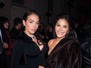 Gaya Georgina Rodriguez & Lauren Sanchez di Show Balenciaga, Adu Cincin Mewah