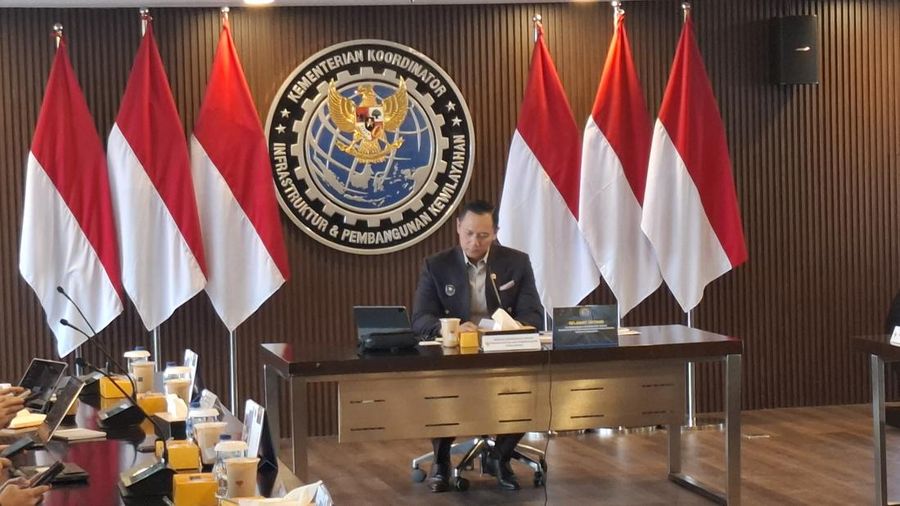 Kementerian Koordinator (Kemenko) Infrastruktur dan Pembangunan Kewilayahan melalukan rapat koordinator (rakor) bersama kementerian lainnya membahas masalah truk overdimensi (Over Dimension-Over Loading/ODOL), Jakarta, Senin, 6/10. (CNBC Indonesia/Chandra)