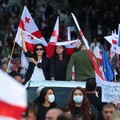 Pendukung oposisi menghadiri unjuk rasa pada hari pemilihan lokal di Tbilisi, Georgia, 4 Oktober 2025. (REUTERS/Irakli Gedenidze)