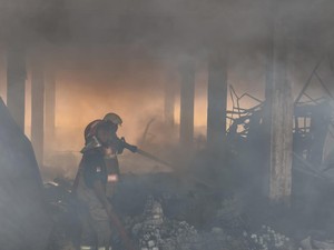 Petaka Api di Pagi Buta Lahap Pasar Kota Gaplek