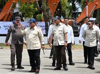 Presiden Prabowo saksikan langsung penyerahan 6 aset smelter dari tambang ilegal ke PT Timah. (Dok. Biro Pers Sekretariat Presiden)