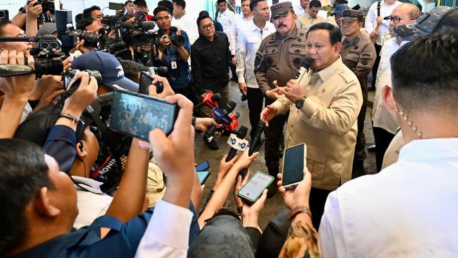Presiden Prabowo saksikan langsung penyerahan 6 aset smelter dari tambang ilegal ke PT Timah. (Dok. Biro Pers Sekretariat Presiden)