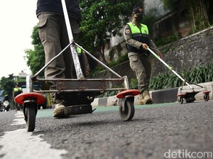 Video: Kisah Dian, Perempuan Pembersih Ranjau Paku Jalan