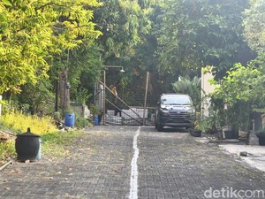 Saat Ari Lagi-lagi Blokir Jalan Perumahan di Tembalang Semarang