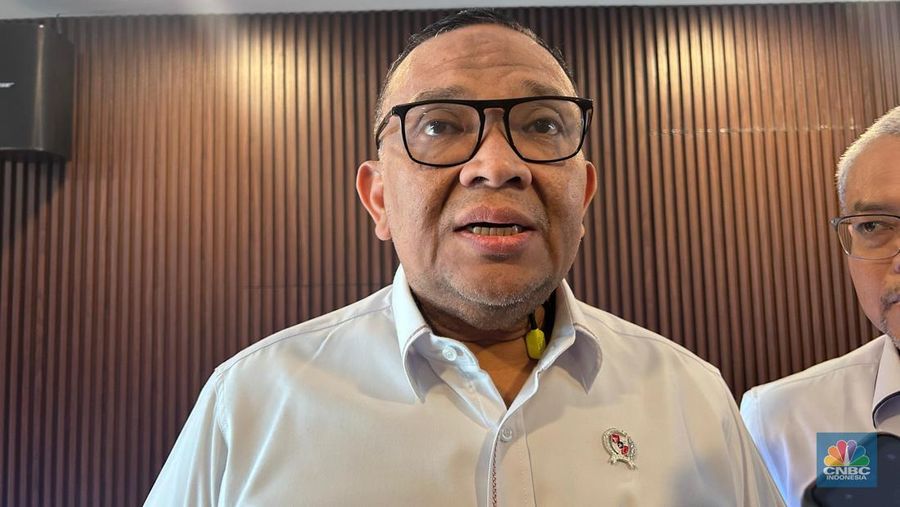 Wakil Menteri Ketenagakerjaan (Wamenaker) Afriansyah Noor, saat ditemui di kantor Kemenko bidang Infrastruktur dan Pembangunan Kewilayahan (Kemenko IPK), Jakarta, Senin (6/10/2025). (CNBC Indonesia/Martyasari Rizki)