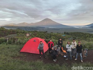 Menapaki Gagahnya Gunung Kerinci dari Bukit Tirai Embun