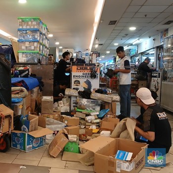 Putar Otak Pedagang Glodok, Pakai Jurus Ini Demi Toko Sepi Tak Tumbang